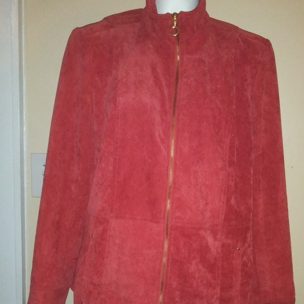 Plus Jacket - Picture 2 of 3